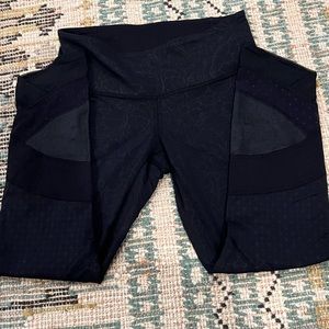 Lululemon size 6 ankle length workout leggings